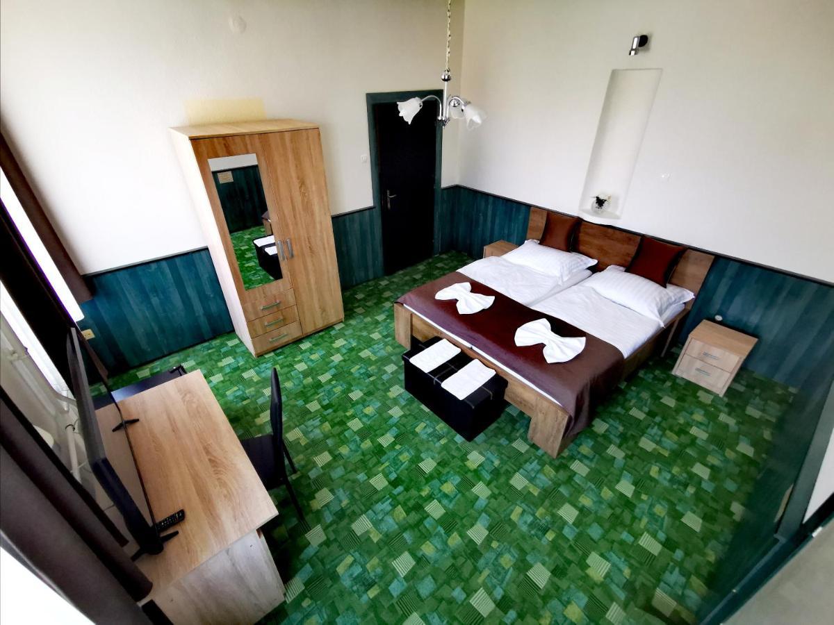 Komplex -Rendezvenytermek-Panzio-Apartman-Irodak- มาเตสซาลกา ภายนอก รูปภาพ